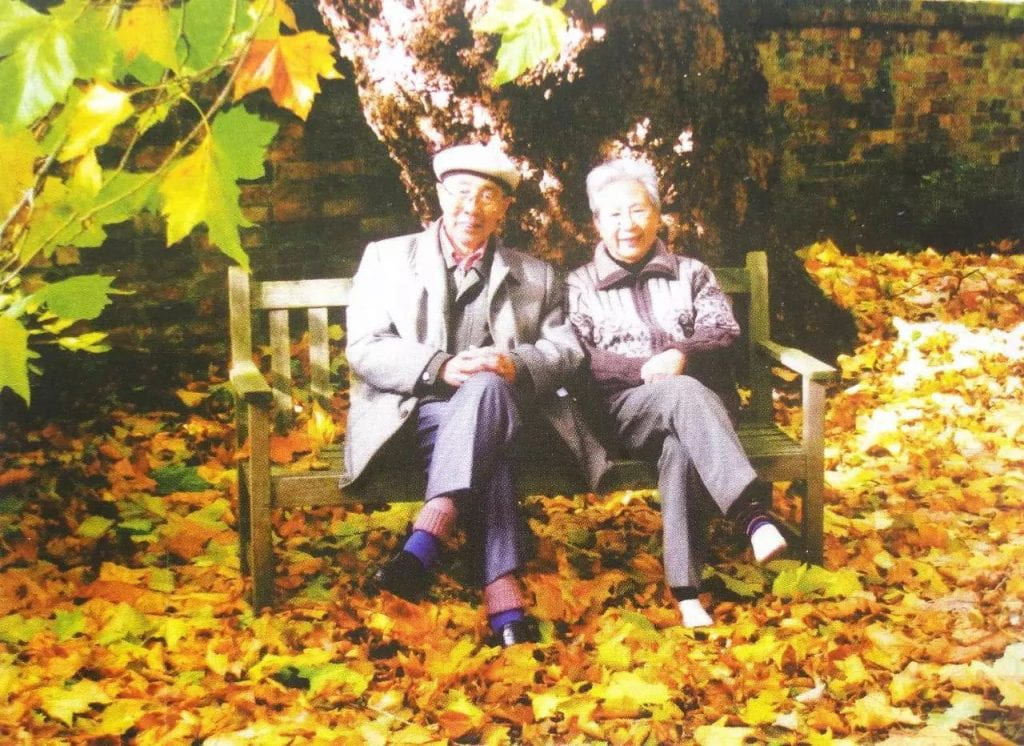 photograph of an elderly Ke Ju and Zhu Ti sitting together outside on a bench