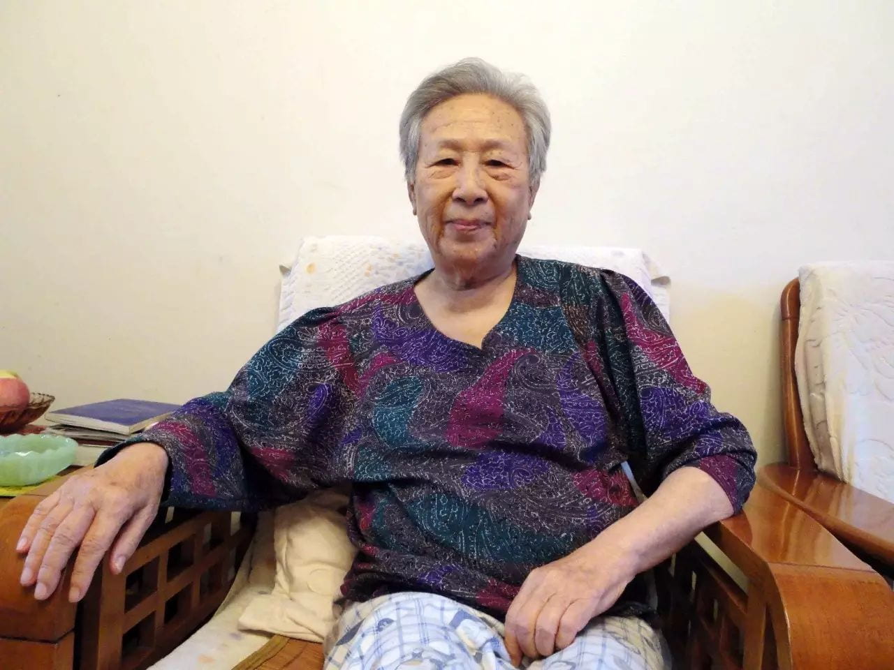 photograph of an elderly Zhu Ti sitting in her home