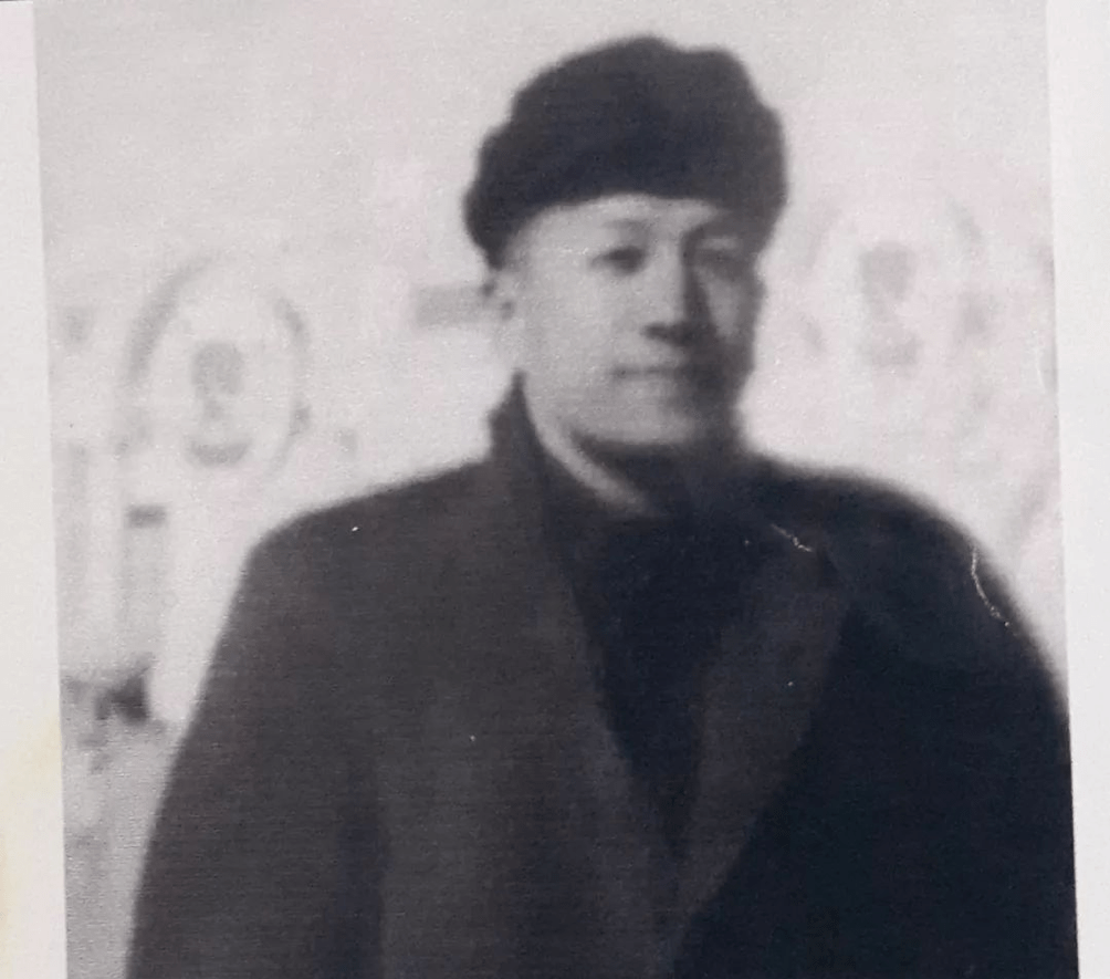 Black and white photo of a smiling, younger Gu Ding