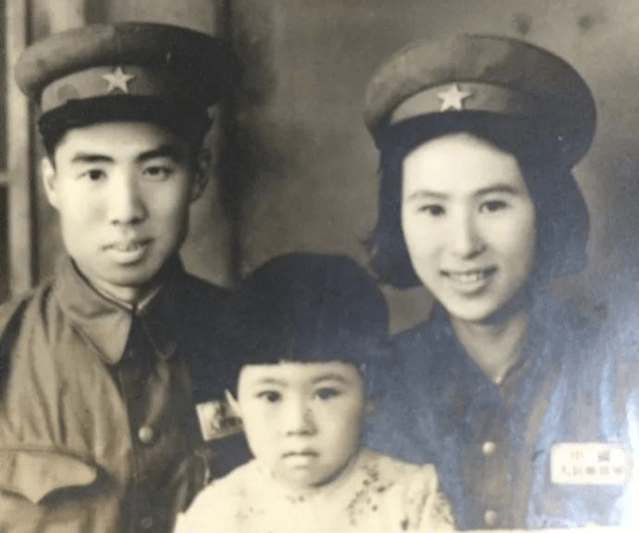 black and white photograph of Zhu Ti and Li Zhengzhong with their child in the middle of them