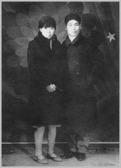 Black and white photo of Duanmu Hongliang and Xiao Hong